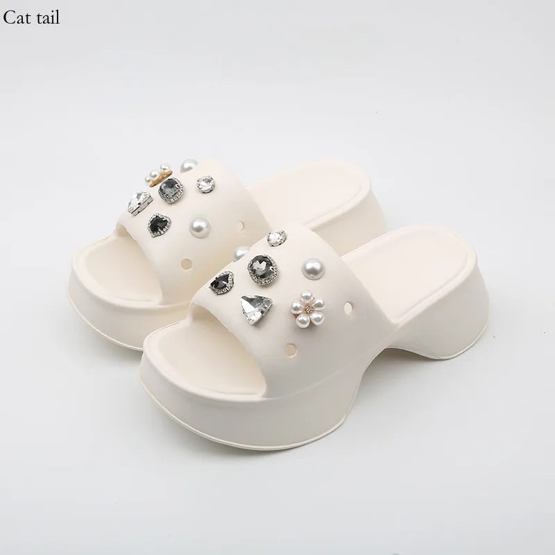 

Thick Soled Rhinestone Sandals 2023 Summer New One Line for Women Wearing Anti Slip and Elevated Beach Slippers on Flip Flops