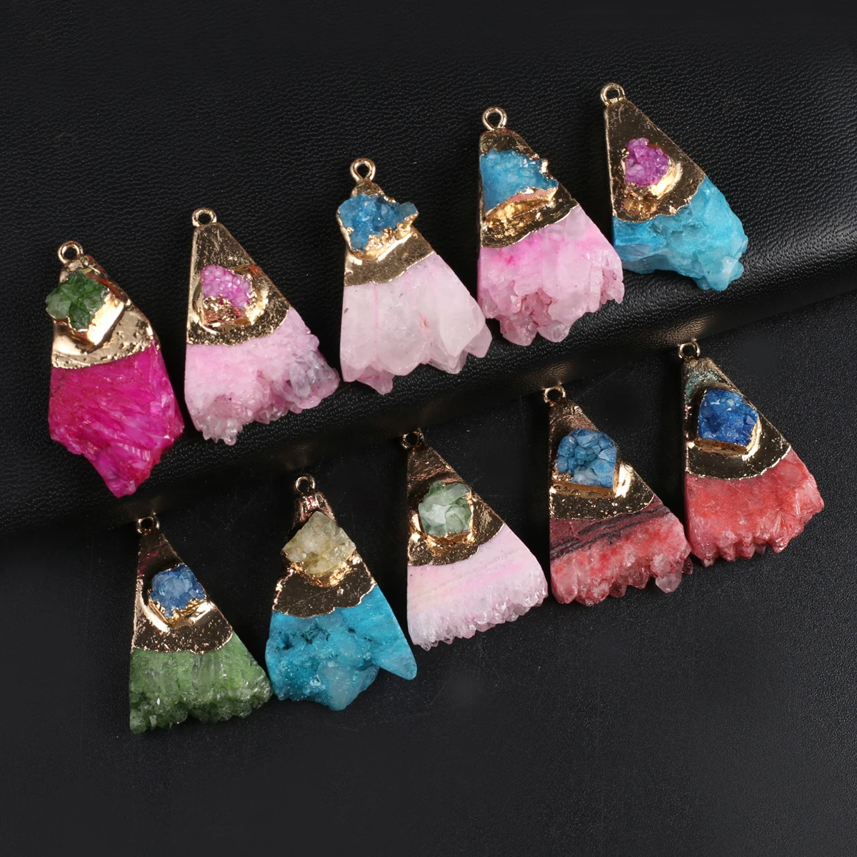 

5PCS Random Color Wholesale Natural Crystal Irregular Triangle Pendant Jewelry Accessories DIY Necklace Earrings Making Gif