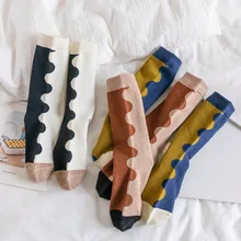 

Dreamlikelin Spring Autumn Korean Style Woman Socks Wave Pattern Patchwork Designer Socks Cute Cotton Middle Tube Socks for Girl