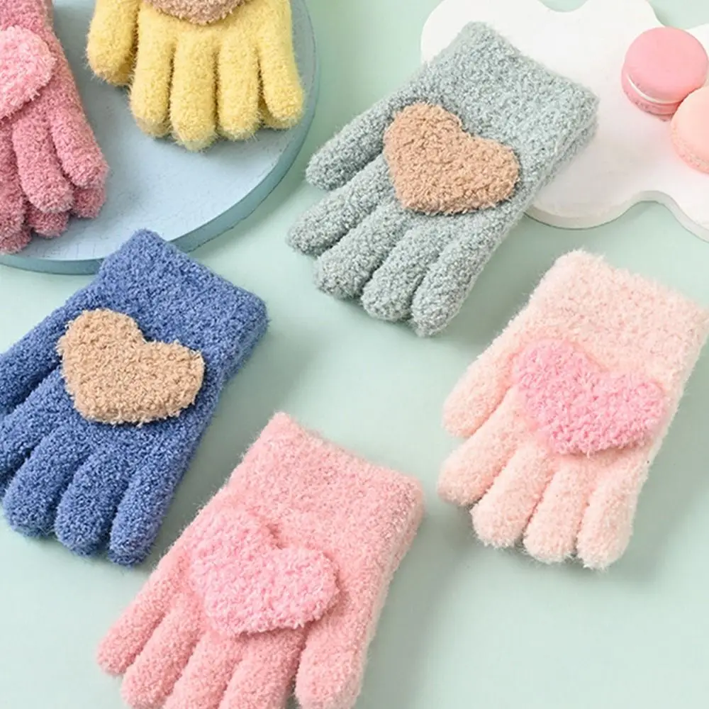 2Pairs Cute Children's Warm Gloves Heart Shaped Breathable Baby Knitted Mittens Keep Warm Windproof Solid Plush Gloves Winter