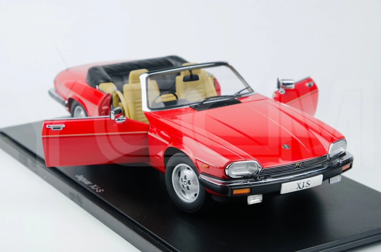 Особенности автомобиля Jaguar XJ12 1993 года