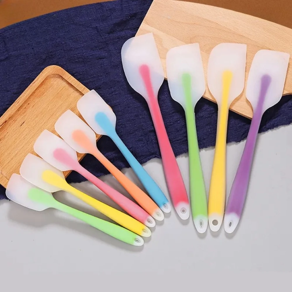 Translucent Heat-Resistant Silicone Baking Spatula for Cake and Pastry Decorating
