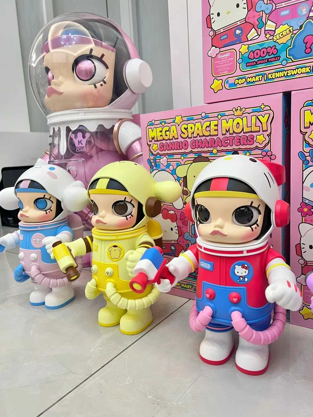 POPMART Original Genuine Product SPACE Molly 400% Sanrio Family