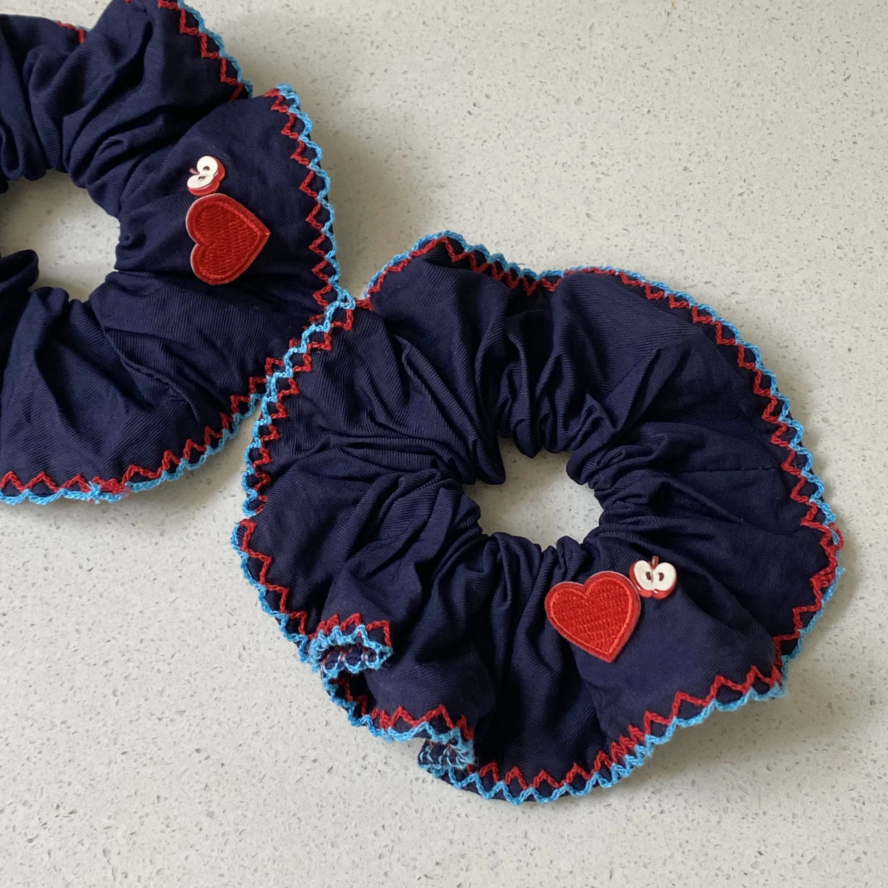 1PC Navy Blue Scrunchie With Heart And Apple Patches, Cute Ruffled Hair Accessory For Women, Stylish Hair Tie For Daily Wear