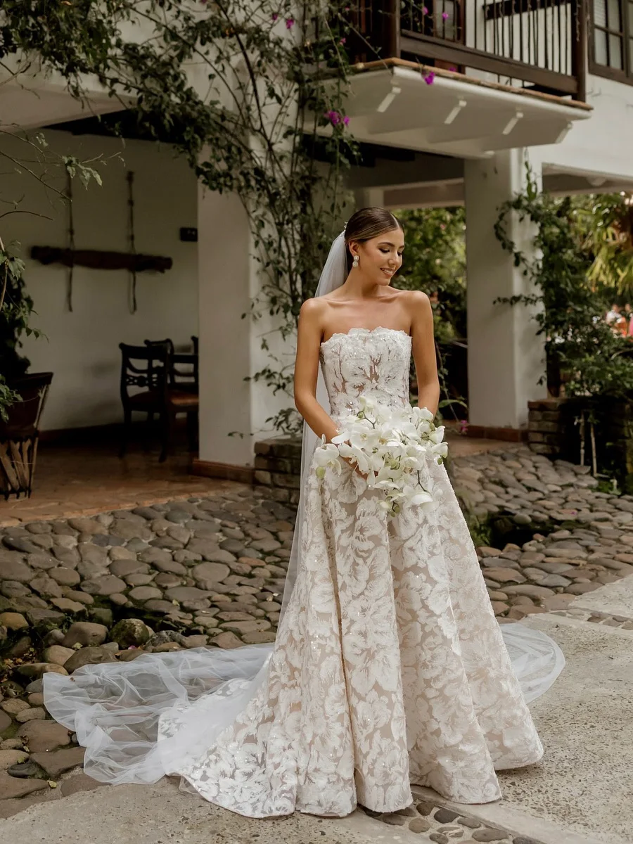 Wedding Dresses Strapless A-Line Dress with Lace Appliques Floral Silhouette