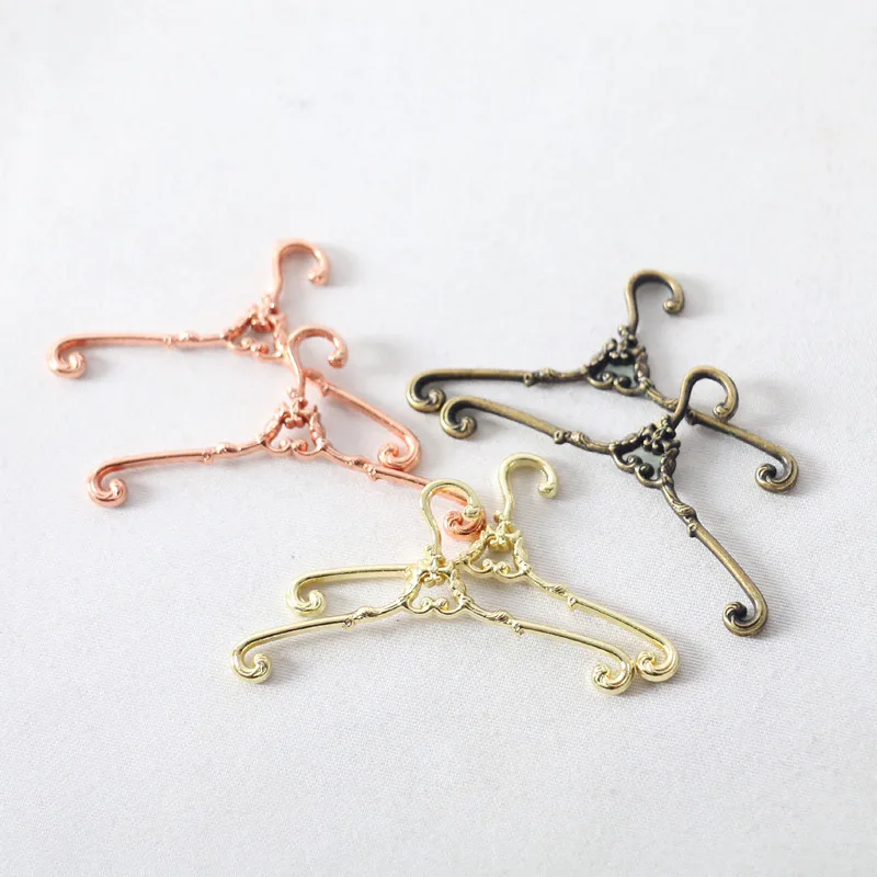 3Pcs Mini Vintage Metal Hanger Cotton Doll Rag Barbie Pet Clothes Storage Dollhouse Clothes Miniature 1:12 Scale Home Decor