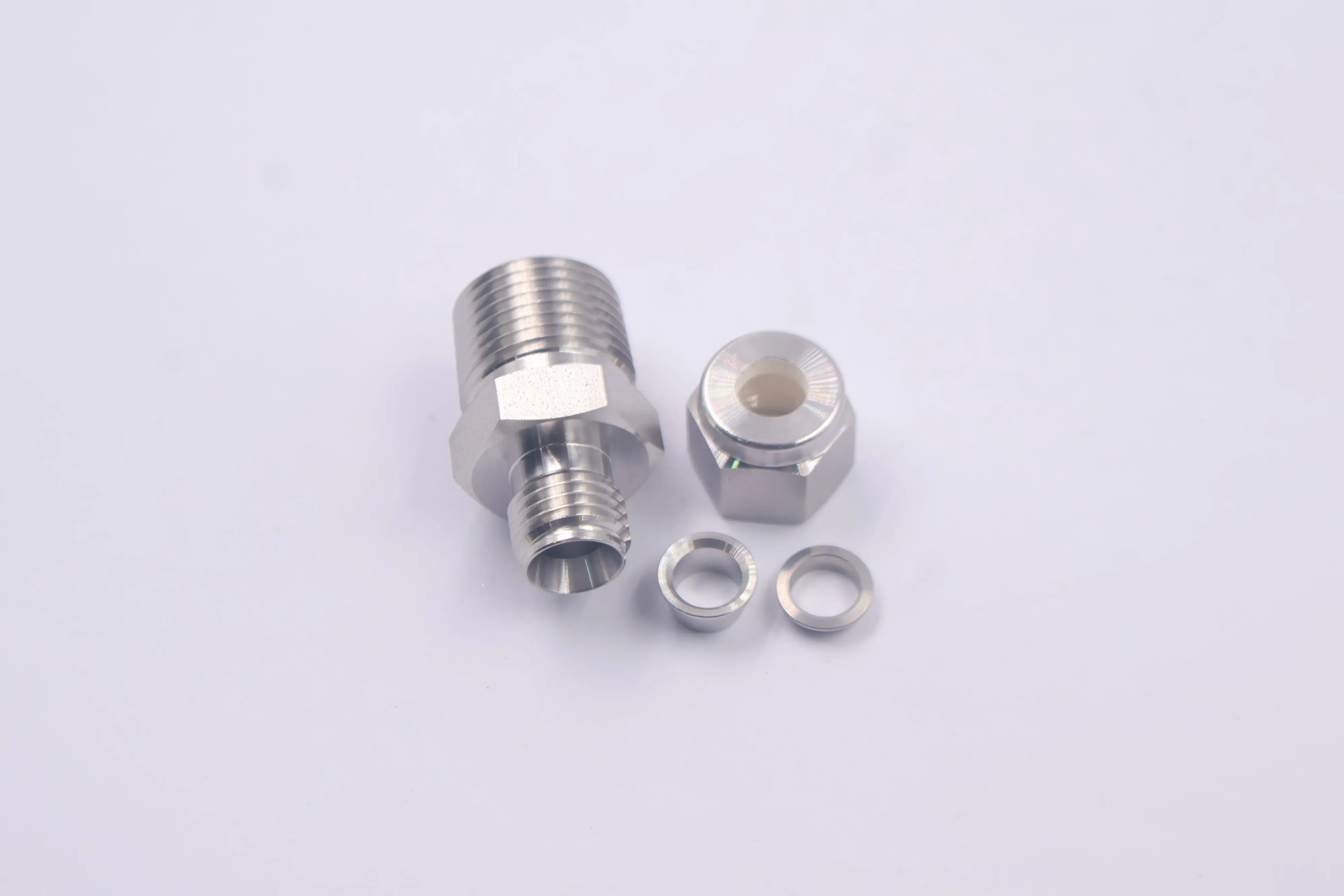 SS-400-1-6BT, Tube Fitting, Bored-Through Male Connector, 1/4 in. Tube OD x 3/8 in. Male NPT, Can Combination with Swagelok