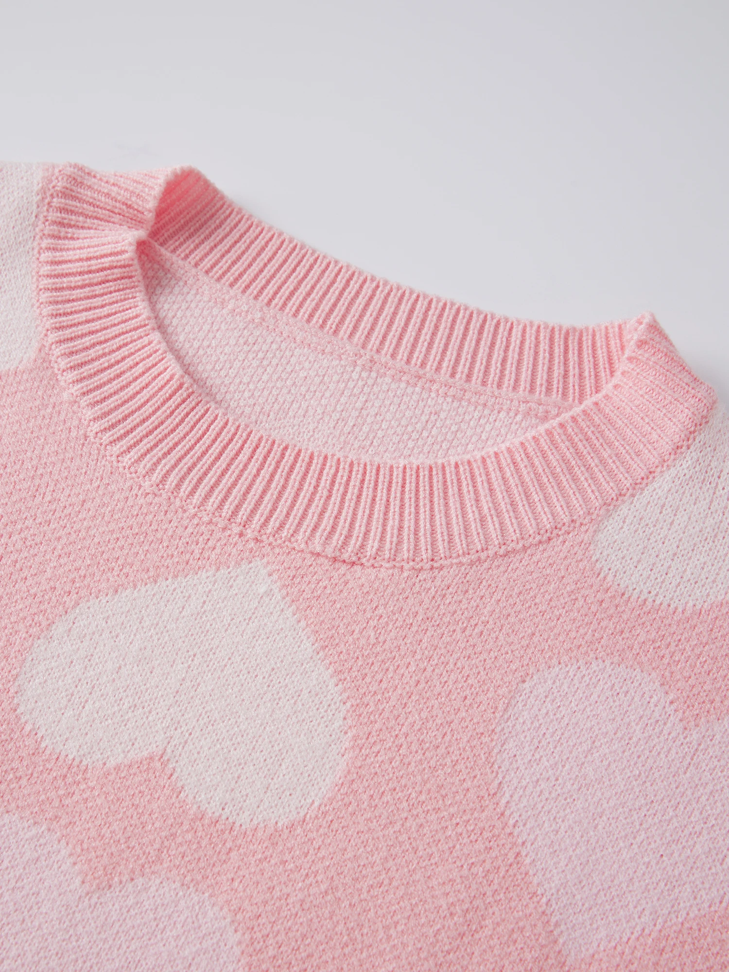 Women s Cozy Knit Sweater with Heart Print Detailing Crew Neckline and Long Sleeves - Stylish Pullover for Fall and Winter