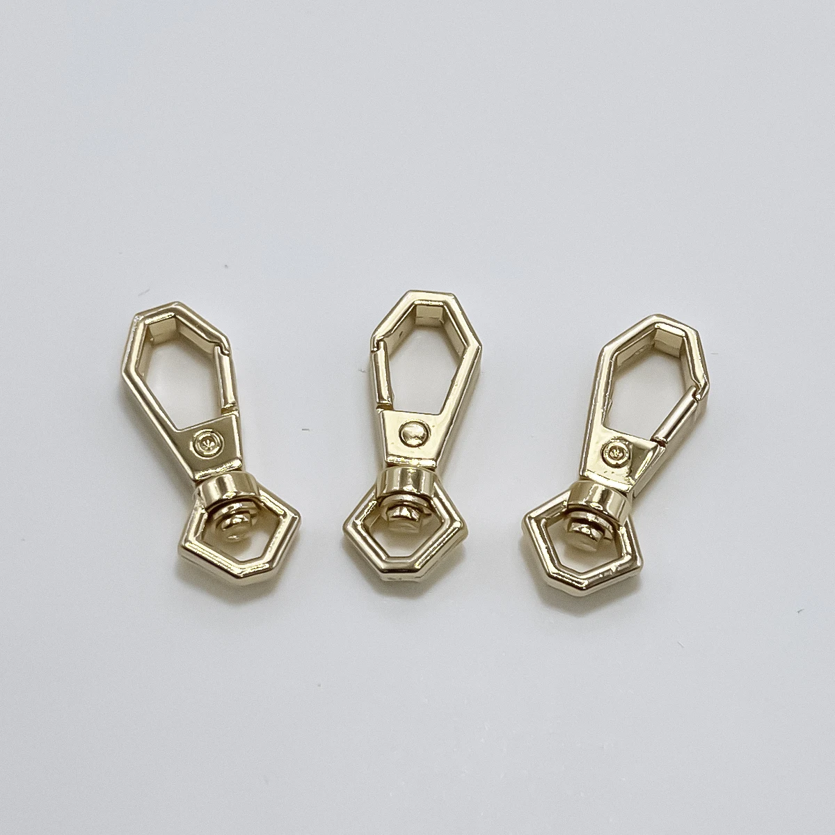 50pcs/Lot Lobster Buckle KeyChains Metal Swivel Bags Strap Buckles Clasp Collar Carabiner Snap Hook DIY KeyChain Bag Accessories