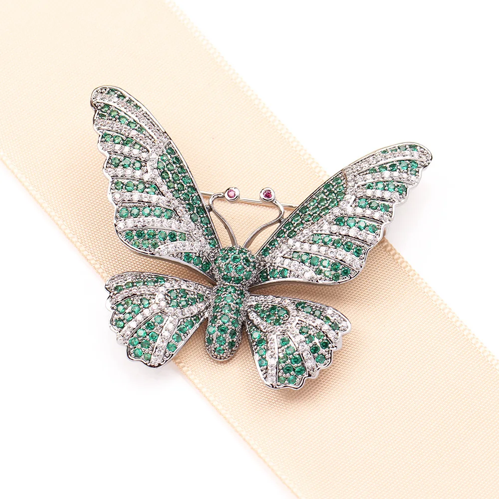 New Elegant Natural Shell Pearl Butterfly Brooches Luxury Gold-plated Zircon Temperament Insect Pins Female Clothing Accessories