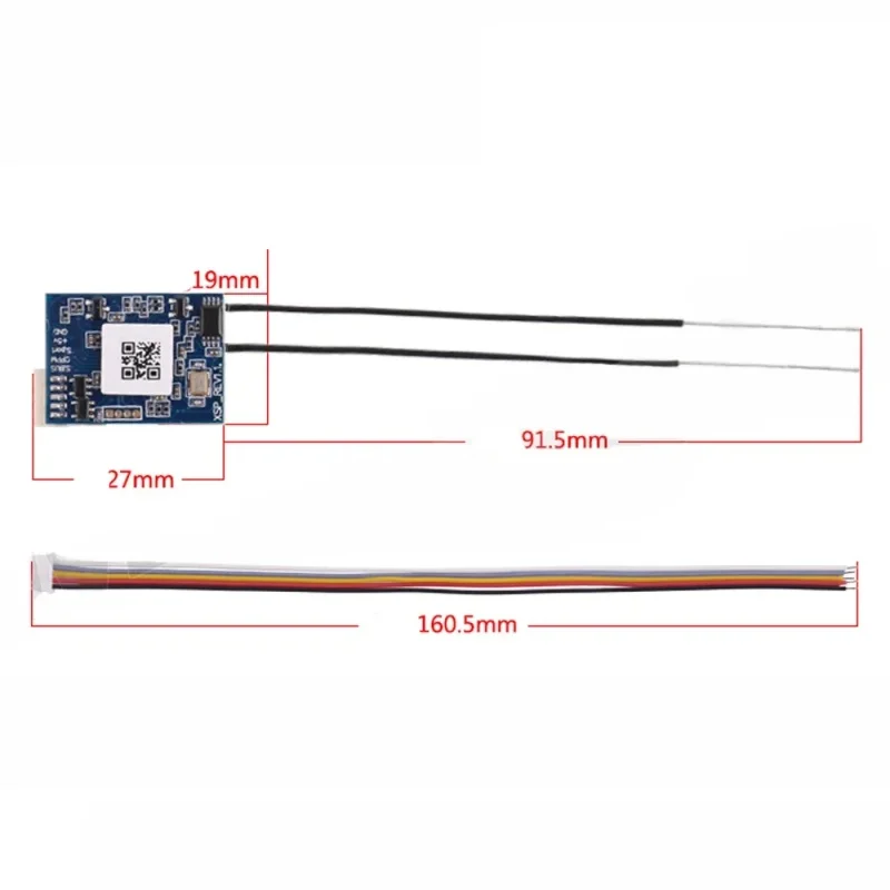 Récepteur FrSky XSR 2.4GHz 16CH ACCST Mini SBUS CPPM – Léger et Fiable pour Drone FPV comparé à une pièce de monnaie pour l'échelle.