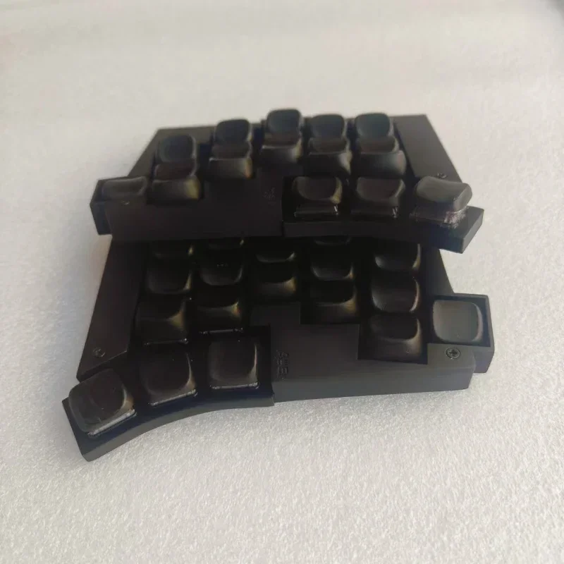 TOTEM 分割キーボード（Choc v1リニア／Bluetooth対応）