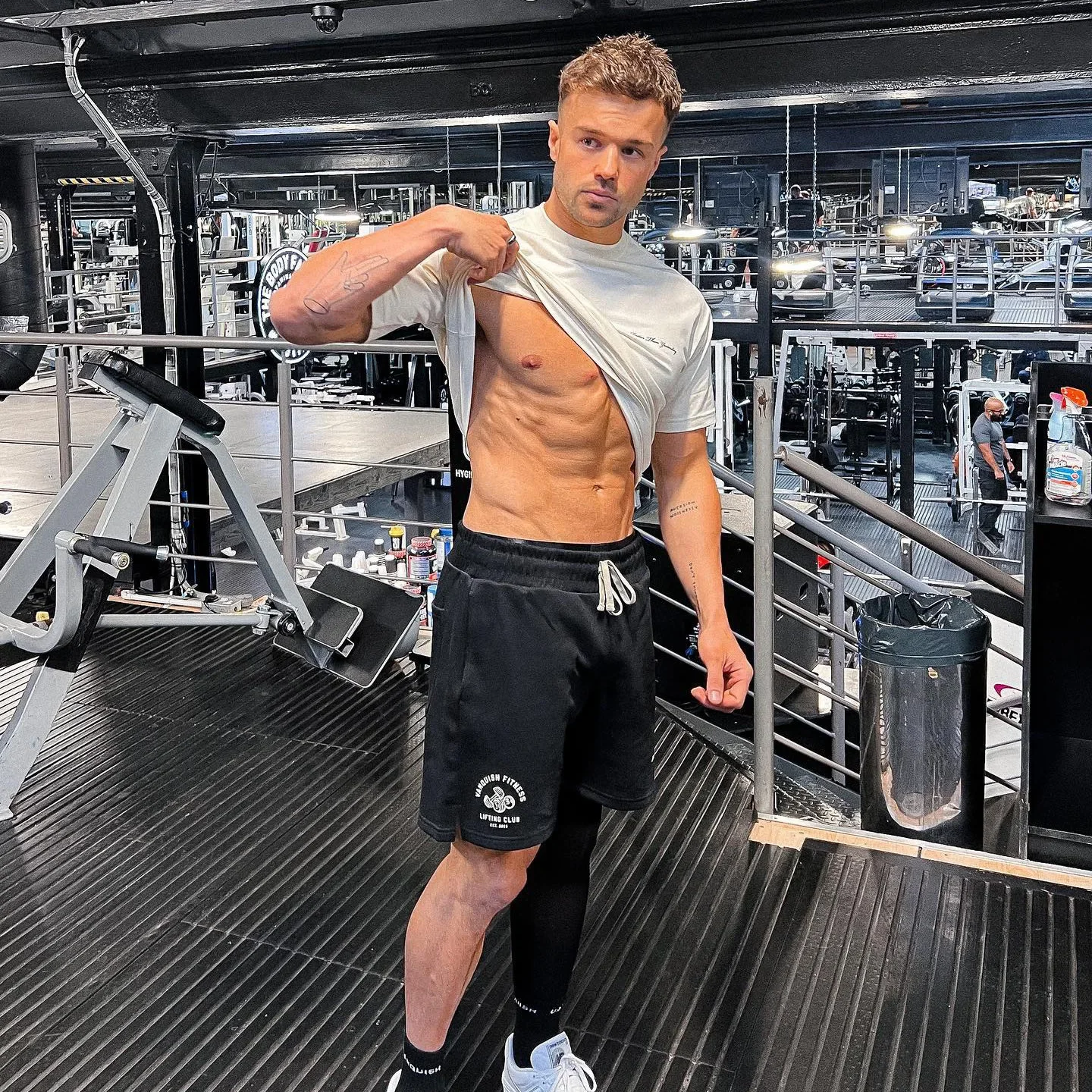 New VQ Muscle Fitness Brothers Summer Sports Casual Cotton Five-Part Pants Men Running Loose Shorts Male Model AE Stock