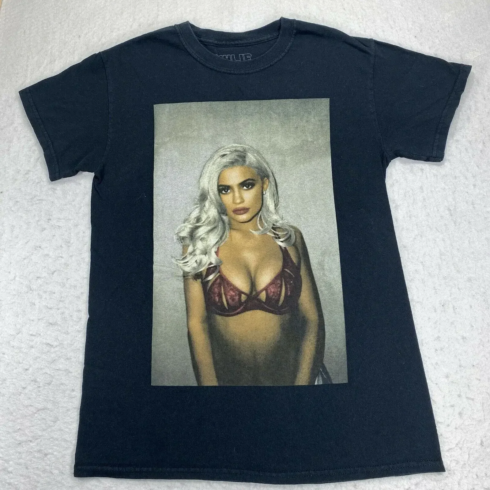 

Kyliiee Jenneerr Calabasas Adult Small Red Bra Short Sleeve Graphic T Shirt