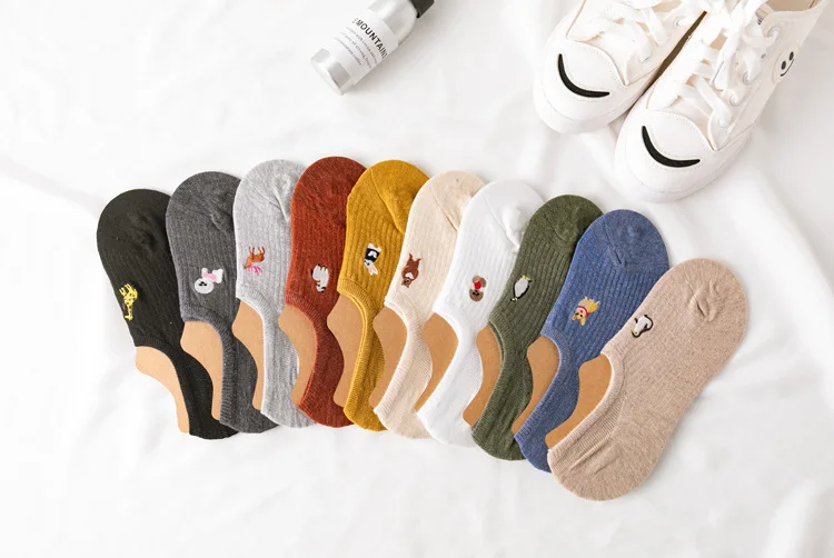 Description Picture 2 of itemSolid Color Simple Boat Socks Embroidery Cute Short Socks Women Invisible No Show Sock Slipper Non-slip Silicone Low Ankle Socks