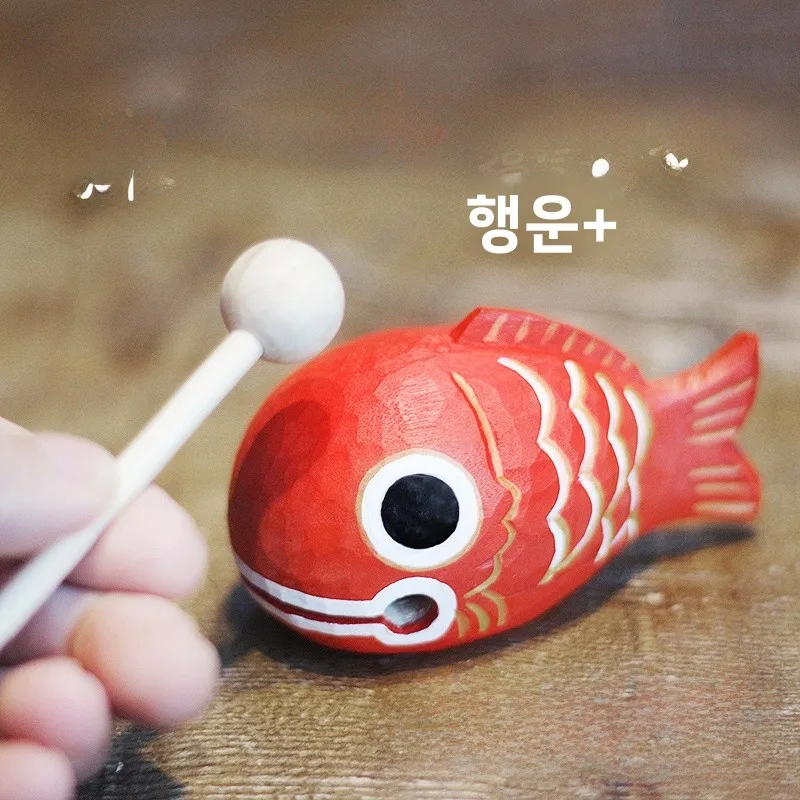 행운의 잉어 나무 조각상 데스크탑 장식품 스트레스 해소 행운을 상징하는 수공예품 안정적인 감정 표현 선물