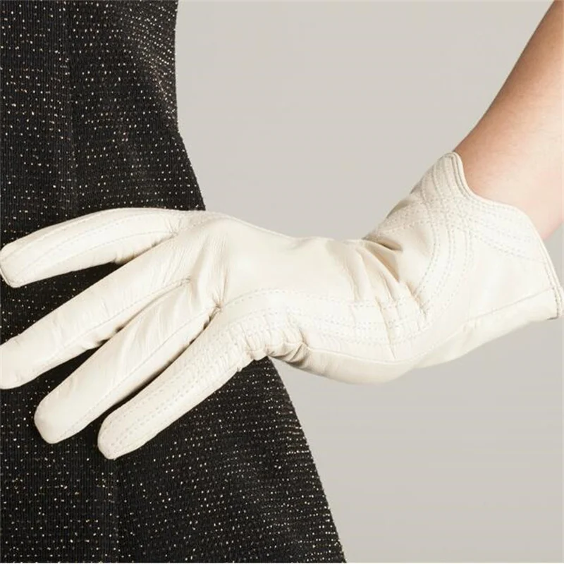 Рисунок 4 - Женские варежки из натуральной кожи