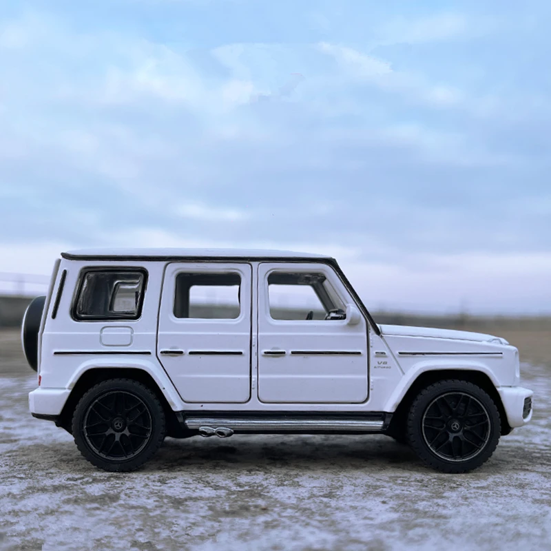 1:32 Benzs-G63 G63 SUV Alloy Car Model Diecast Metal Off-road Vehicles Car Model Simulation Sound Light Collection kids Toy Gift 3