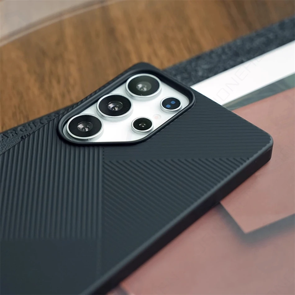 Anti-Fingerprint Stylish Matte Geometric Stripe Case