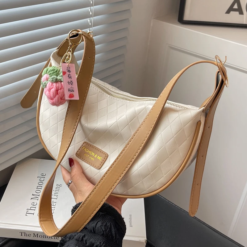 Summer 2023 Fashion Small Bag Female 2023 New Tide Joker High Sense Messenger Bag Western Style Leisure.