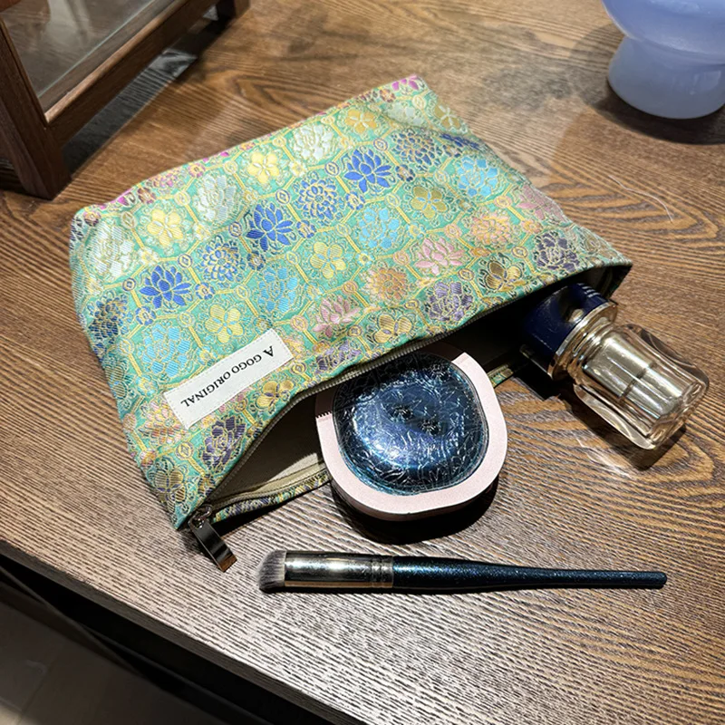 Chinese Style Artistic Makeup Bag Portable Skin Care Products Storage Ethnic Style Hand Bag Gift Washing Wedding Embroidery Bag 2