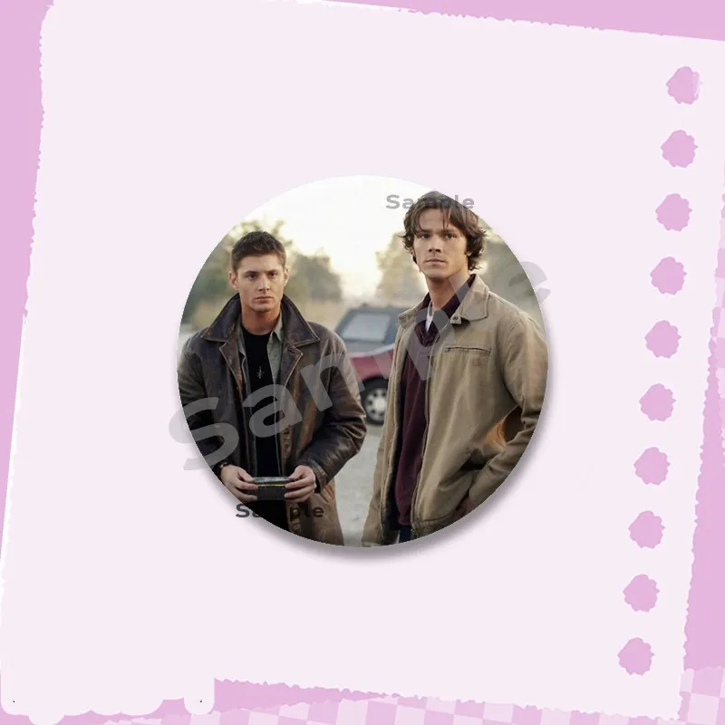 Anstecknadeln aus der Beliebten TV-Serie 'Supernatural' - Handgefertigte Lustige Runde Broschen für Rucksack und Jacke, Schmuck-Accessoires, Geschenke für Freunde – Detail 10