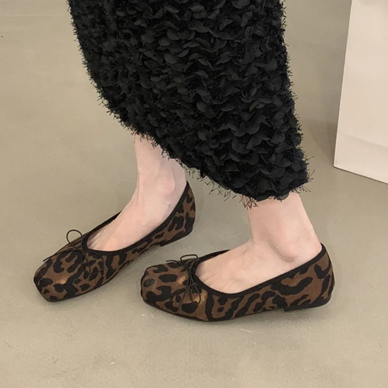 2024 Summer Leopard New Brand Women Flat Shoes Fashion Leopard Print Ladies Elegant Shallow Slip On Soft Ballerinas Shoes 4
