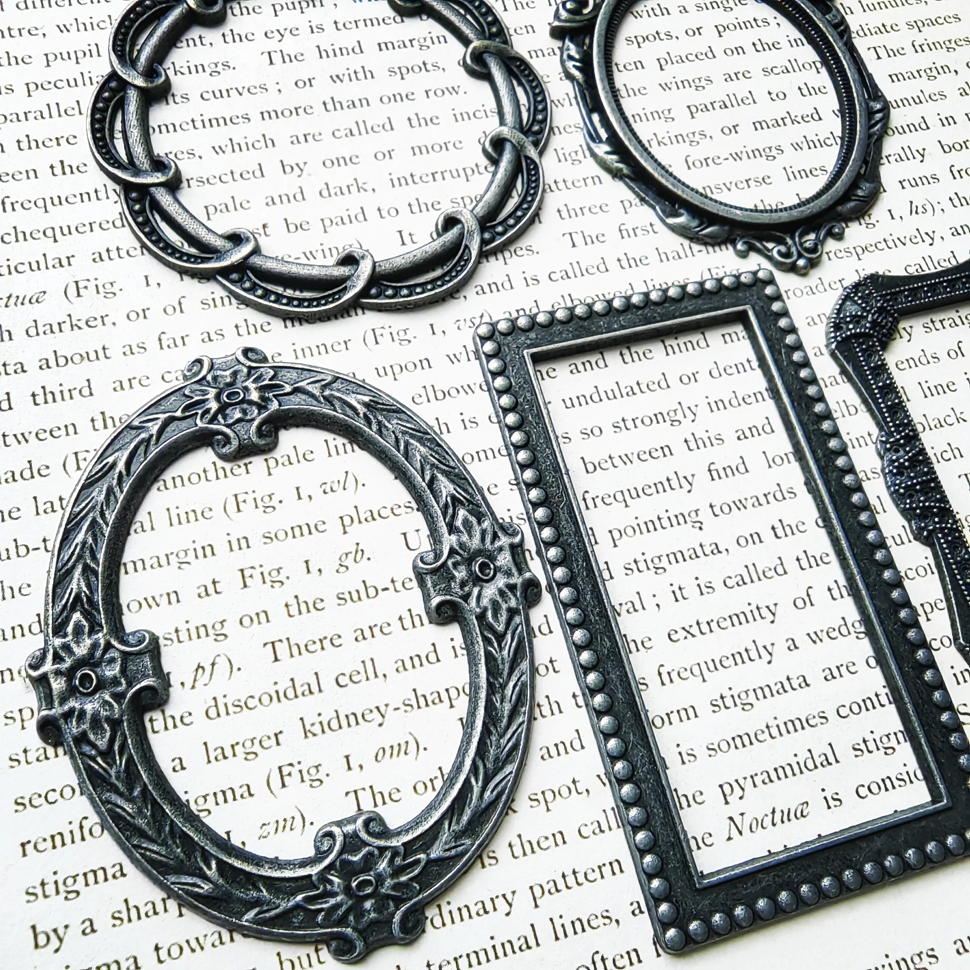 

Metal Accessories Retro Photo Frame Junk Journal Scrapbook