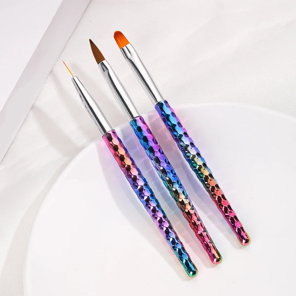 Рисунок 2 - кисточки для нанесения акрилового