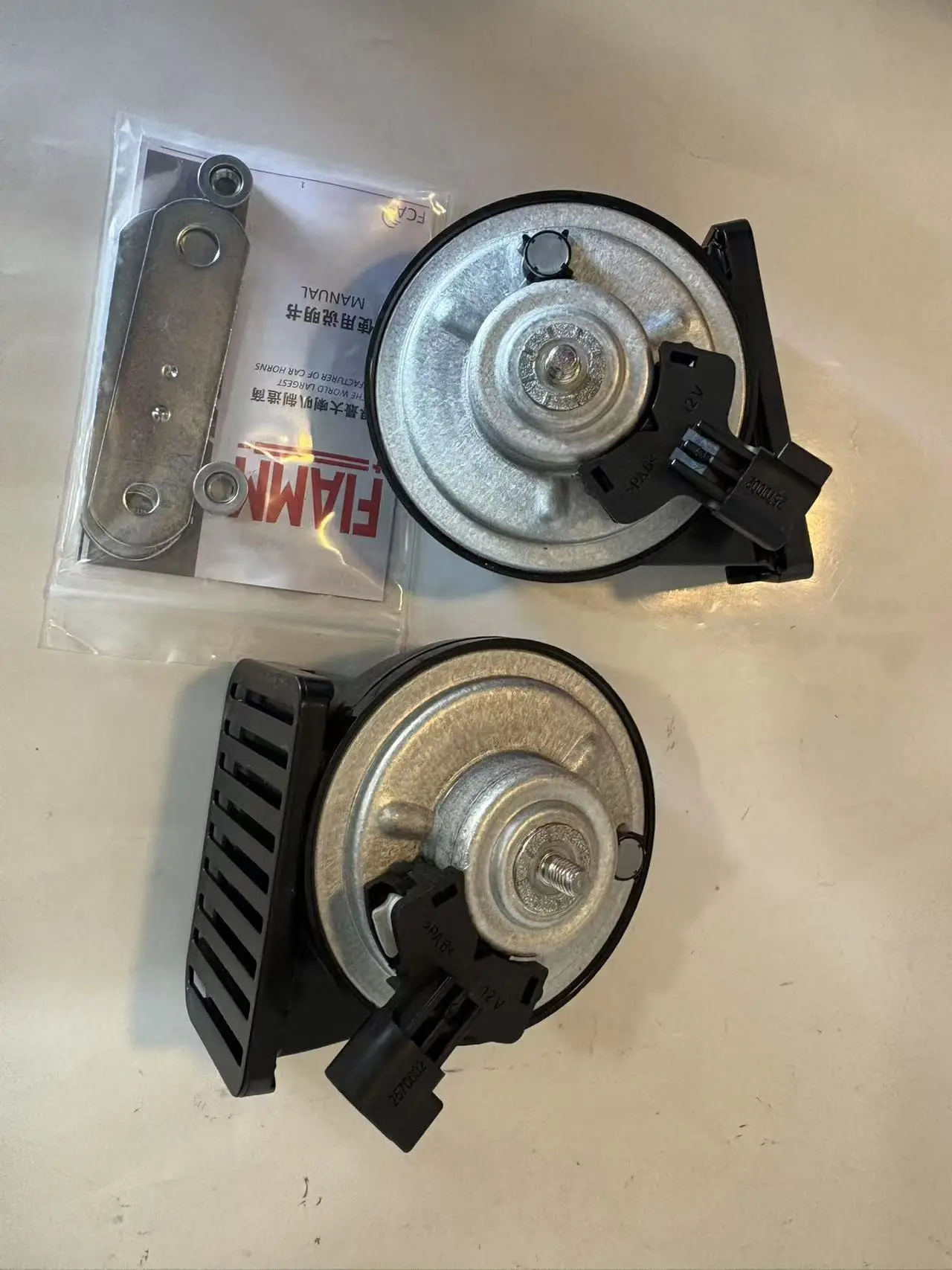 2PCS FIAMM(HIGH+LOW) HORN AM80SX FOR FIAT 500 2012-YEARS