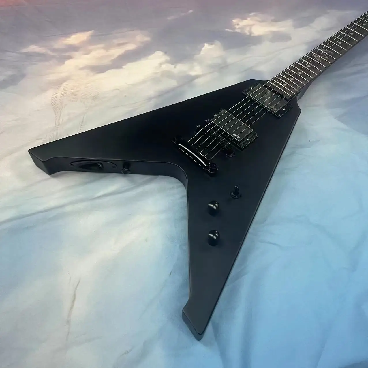 

Alien fork 6-string electric guitar integrated electric guitar, black body, high gloss, rose wood fingerboard, maple wood track,