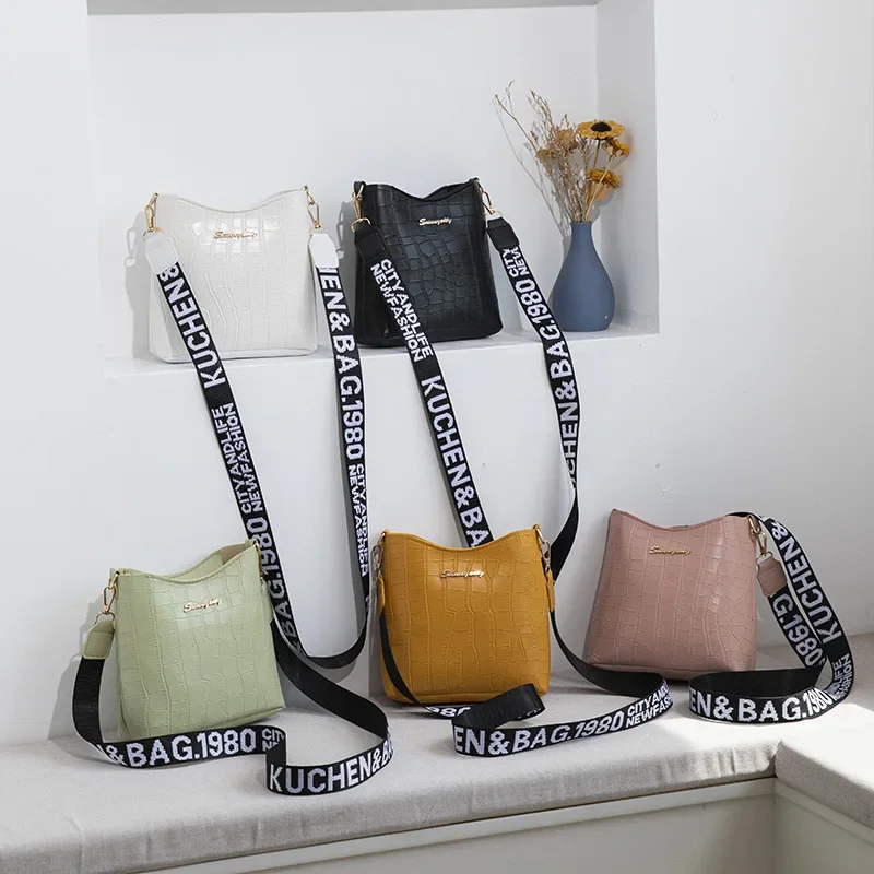 Casual Women Shoulder Bag Mini Crossbody Bucket Handbag Female Messenger Bags for Women Ladies Crocodile Purse