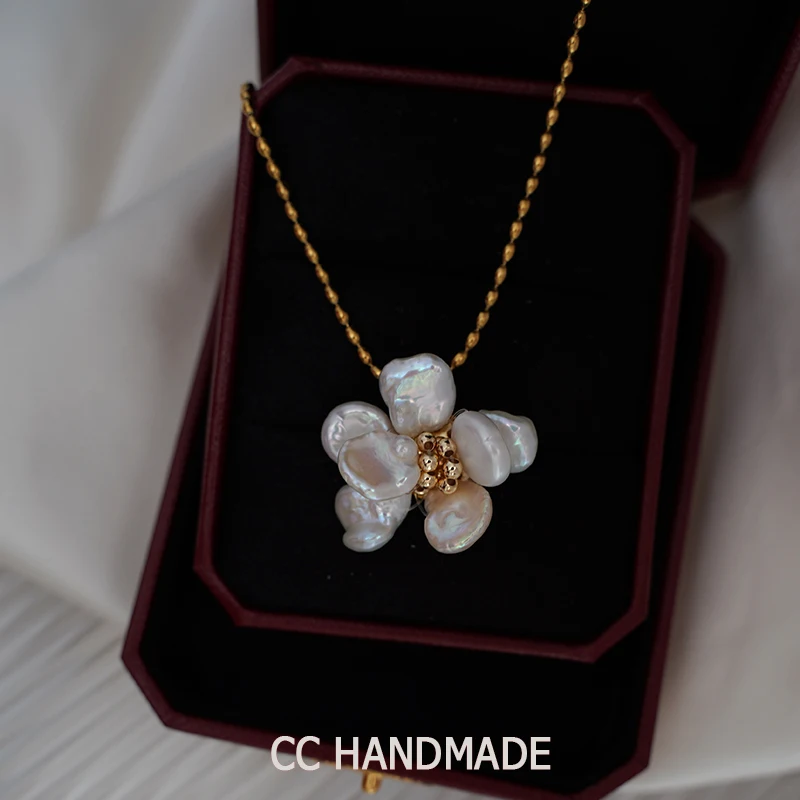 Handmade Natural Pearl Big Petal Necklace Clavicle Chain French Retro Women's Color-Retaining Titanium Steel Gold Plated