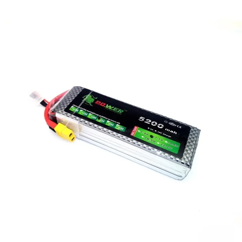 Batterie LiPo 5200mAh 6S 60C 22.2V branchée à un drone FPV prêt pour le vol