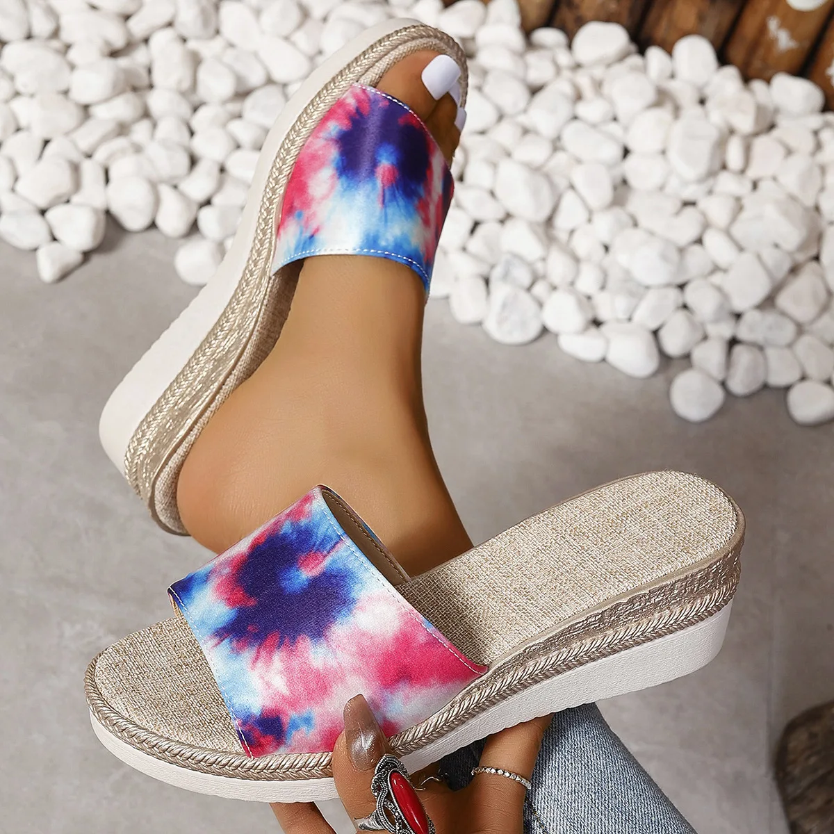 

Сандалии женские на платформе, мягкие удобные босоножки на танкетке, Повседневная модная пляжная обувь, разные цвета, размеры 36-43, на лето