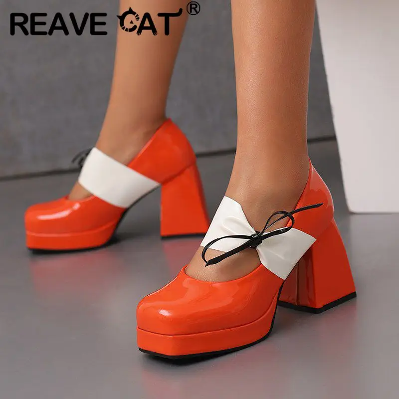 

Женские туфли на квадратном каблуке REAVE CAT, брендовые туфли-лодочки на блочном высоком каблуке 9,5 см и платформе 2 см с ремешком-бантом, привлекательные праздничные туфли смешанных цветов, 47, 48