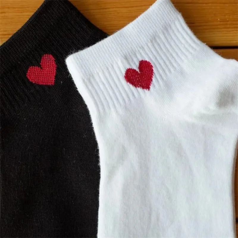 5 Paar Schwarz-Weiße Knöchelsocken für Damen, Frühling Sommer Niedrige Baumwoll-Bootssocken, Niedliche 'Herz'-Socken für College JK Mädchen – Detail 7