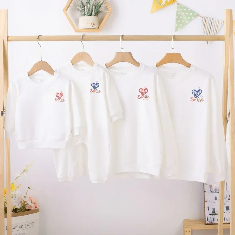 thumbnail image 1 of Camisetas navideñas de invierno para madre e hija, sudaderas para madre, padre e hijo, conjuntos familiares casuales a juego, camisetas con estampado de corazones, jerséis para pareja, 1 of 5