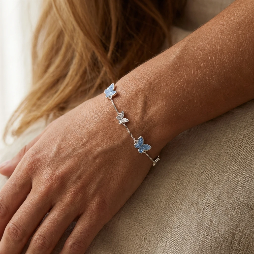 Boho Sommer Strand Exquisites Schmetterlings-Armband für Frauen und Teenager Romantischer Ozeanblauer Kristall-Charm Armreif Urlaubs-Schmuck Geschenk