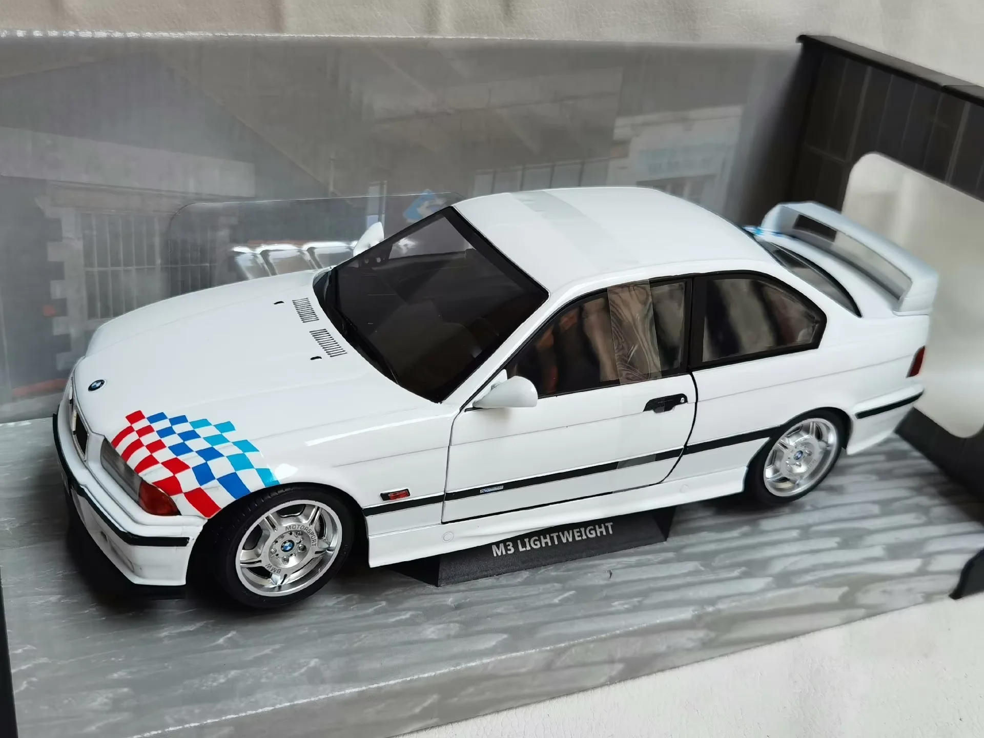 SOLiDO 1/18 BMW E36 COUPE M3 カスタム Amazon.com: Solido BMW E36 M3 Coupe 1990 (Silver) Diecast