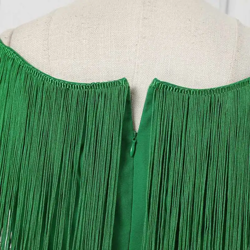 This abaya features a loose and relaxed baggy style, perfect for comfortable and stylish wear. 