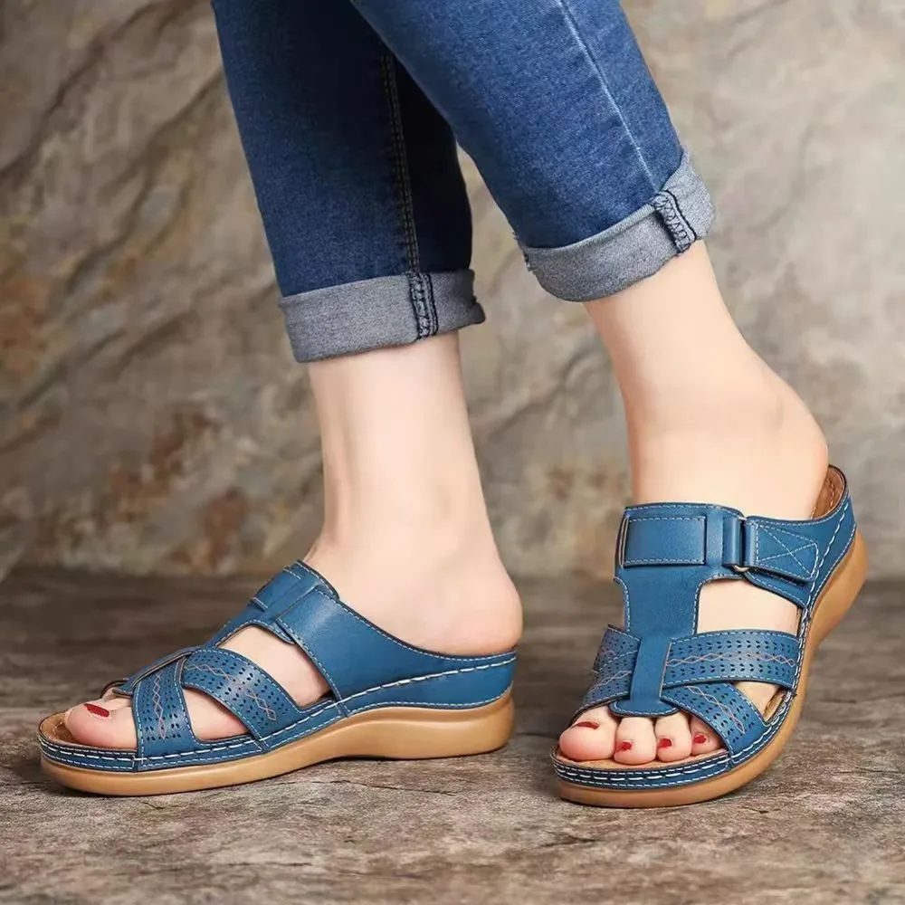 Damen Keilabsatz-Plateau-Sandalen mit Lochmuster zum Hineinschlüpfen, Sommer 2026, Übergröße, europäischer und amerikanischer Stil, strapazierfähige gestreifte Sandalen – Detail 4