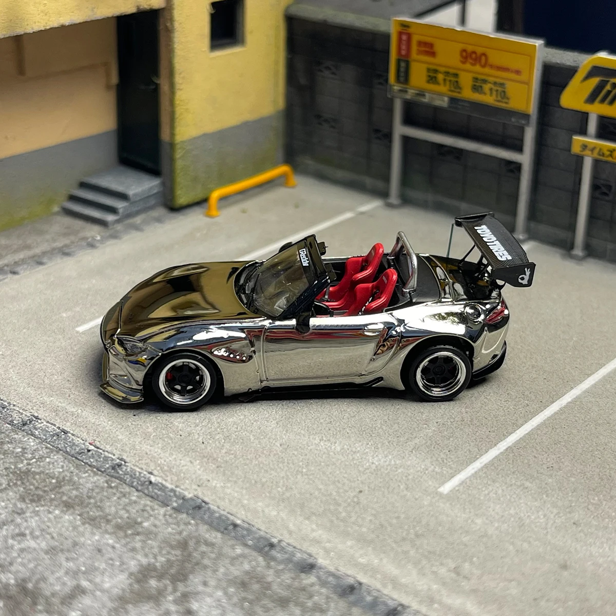 

1:64 Scale Mazda MX5 Convertible Alloy Car Model Ornaments