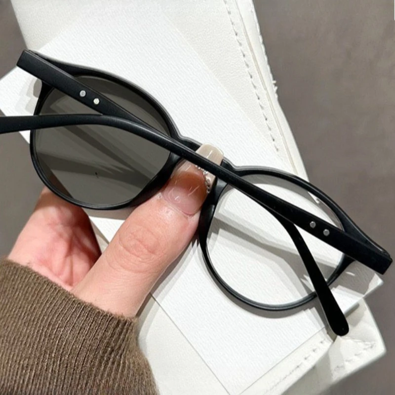 Enhanced Retro Round Frame Photochromic Glasses - HD Blue Light Blocking & UV Protection