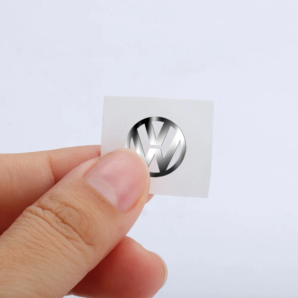 Рисунок 3 - декоративные наклейки на автомобиль