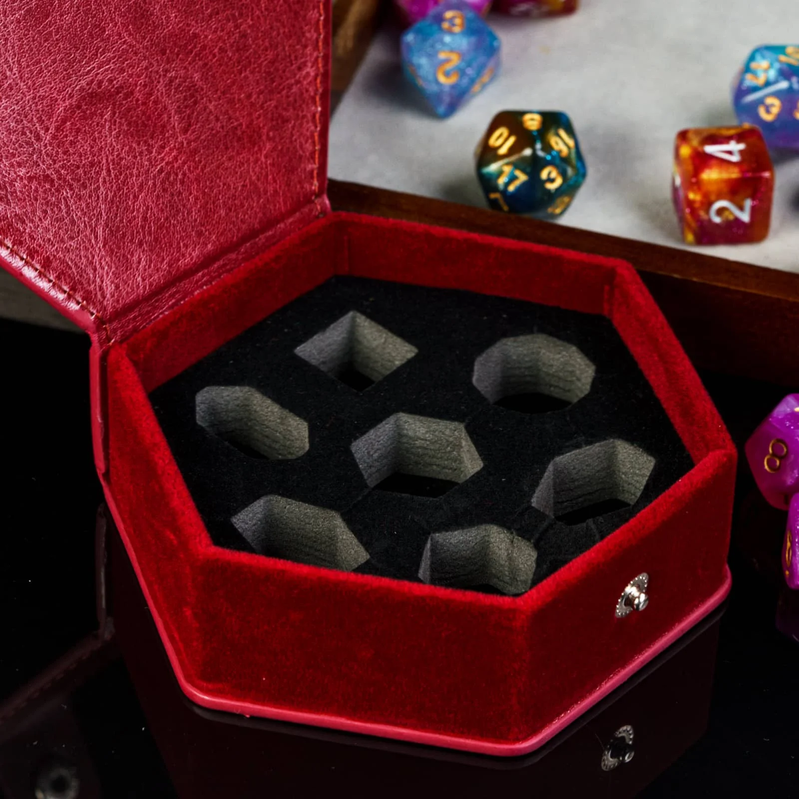 Cusdie Leather Box Dice Case for 7Pcs Dice Storage Box for 16mm D&D Holder Tabletop Games RPG--Hexagonal/Rectangle