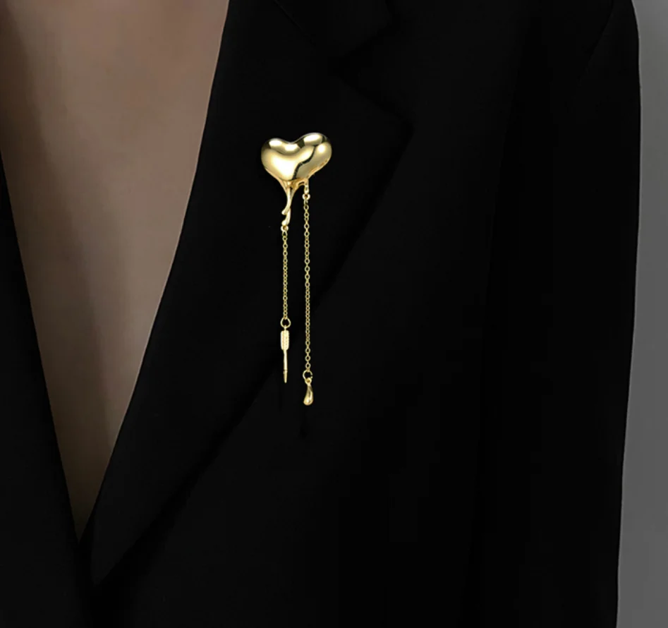 2023 new trend Metal love tassel Brooch suit pin accessories Lapel pins brooch fashion jewelry for women
