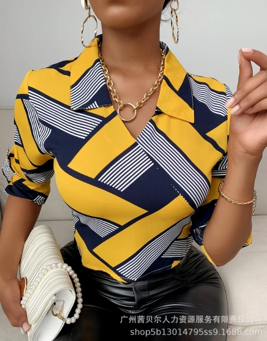 

Women's Commuting Style T-Shirt 2024 Spring Summer Latest Printed Shirt with A V-Shaped Collar and Short Shirt Temperament Top