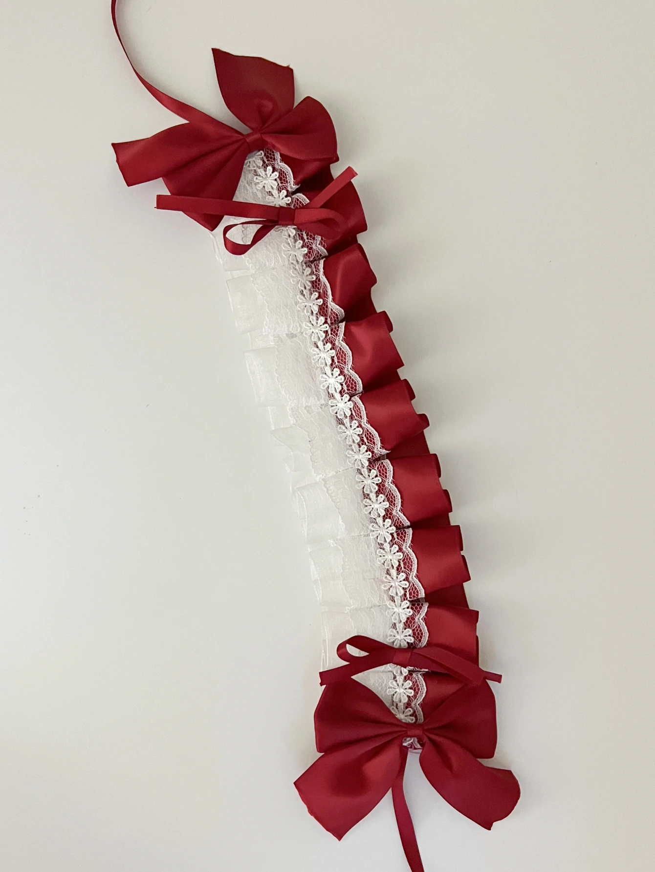 Gothic Lolita Süßes Stirnband in Kontrastfarbe mit Rüschen, Spitze, Schleife und Haarspangen, Anime Maid Kopfschmuck – Detail 27