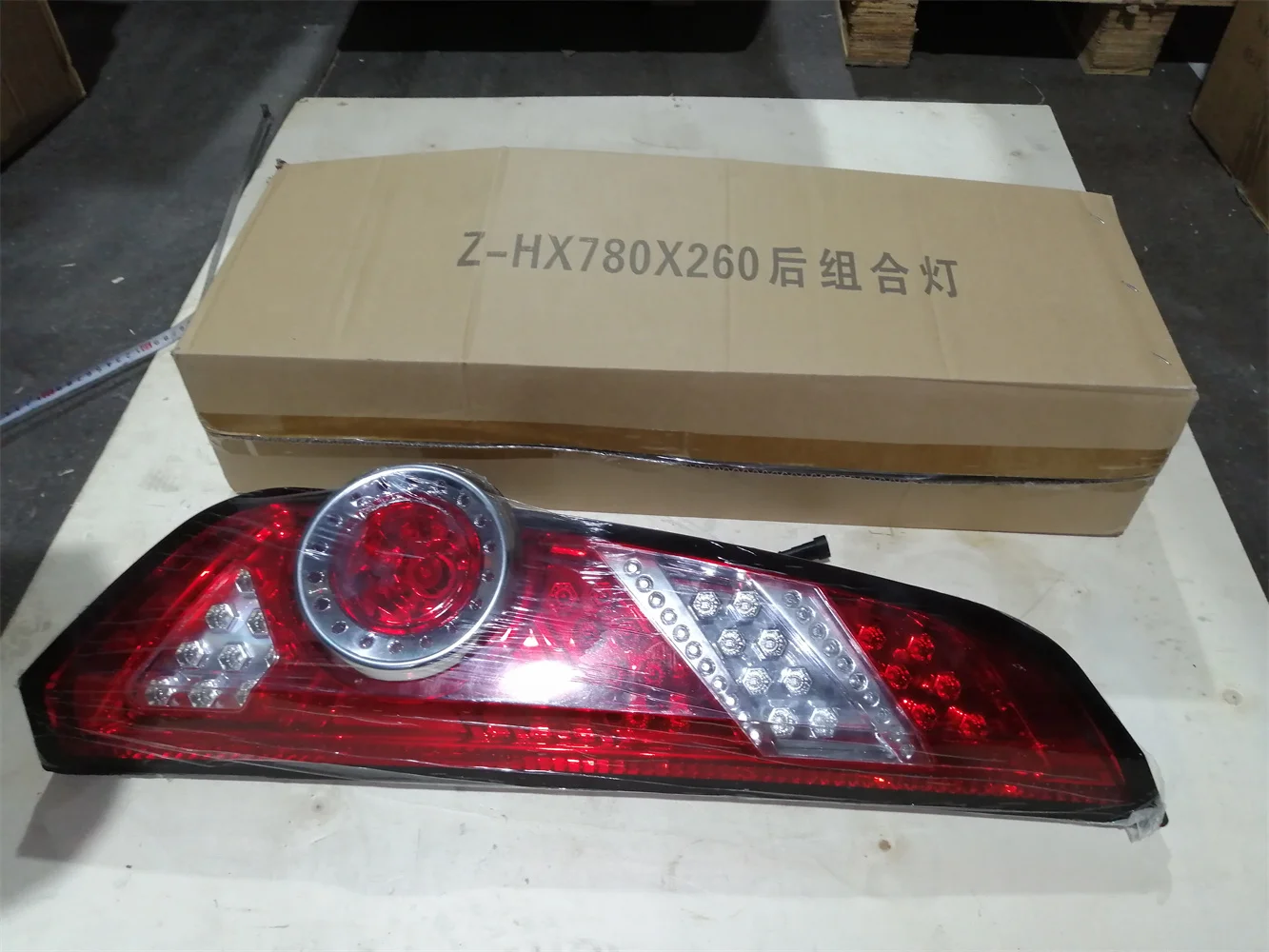 

high brightness bus parts accessories auto spare Z-HX780X260-LH rear tail light